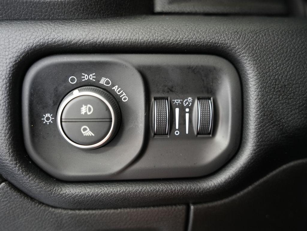 RAM 1500 Big Horn/Lone Star 4x4 Crew Cab 5'7" Box 2019