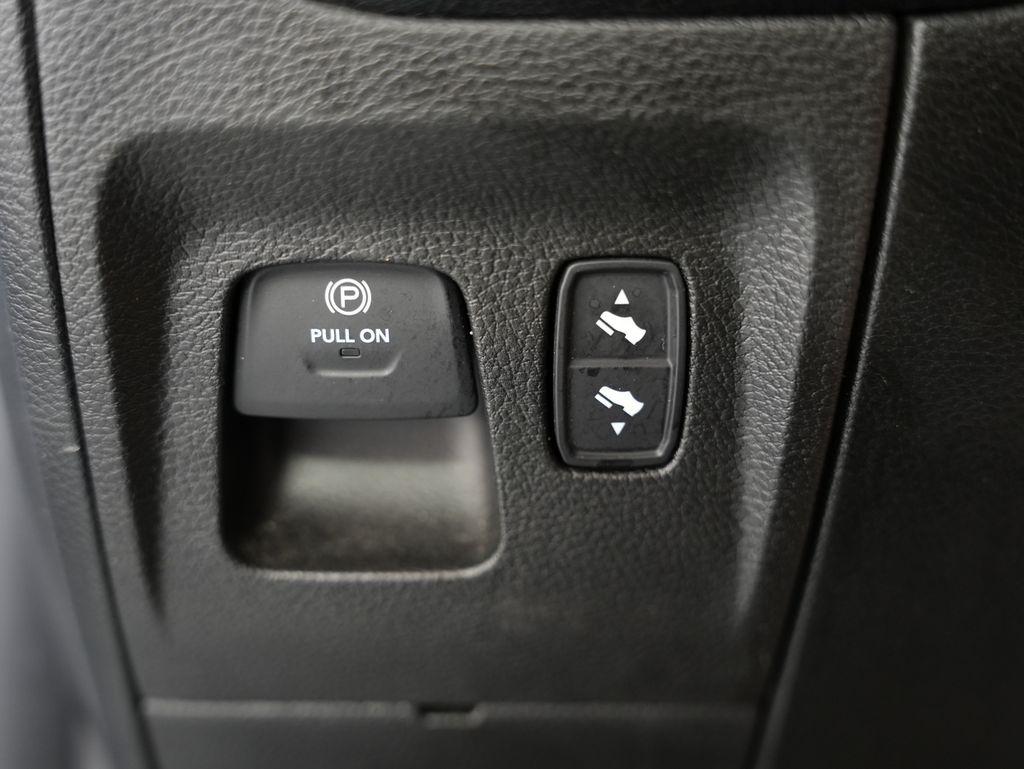 RAM 1500 Big Horn/Lone Star 4x4 Crew Cab 5'7" Box 2019