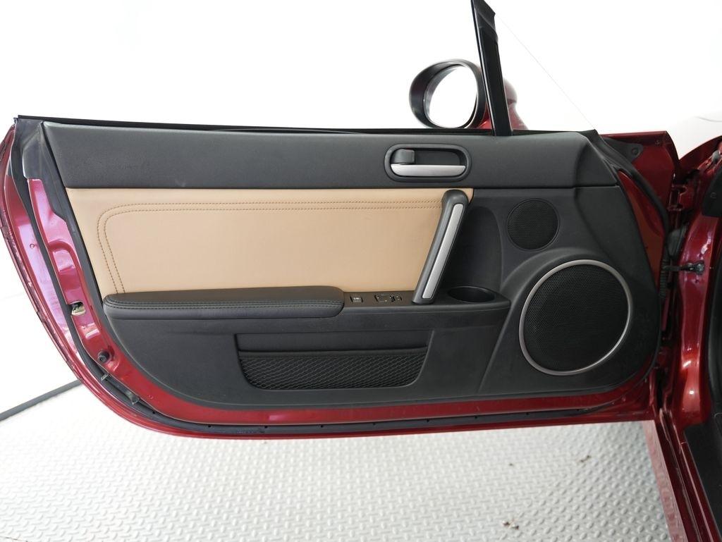 Mazda MX-5 Miata 2dr Conv PRHT Auto Grand Touring 2011