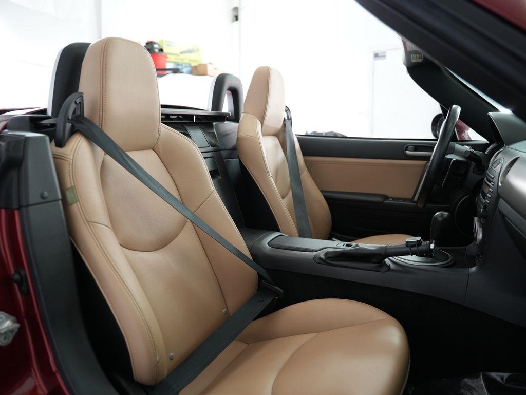 Mazda MX-5 Miata 2dr Conv PRHT Auto Grand Touring 2011