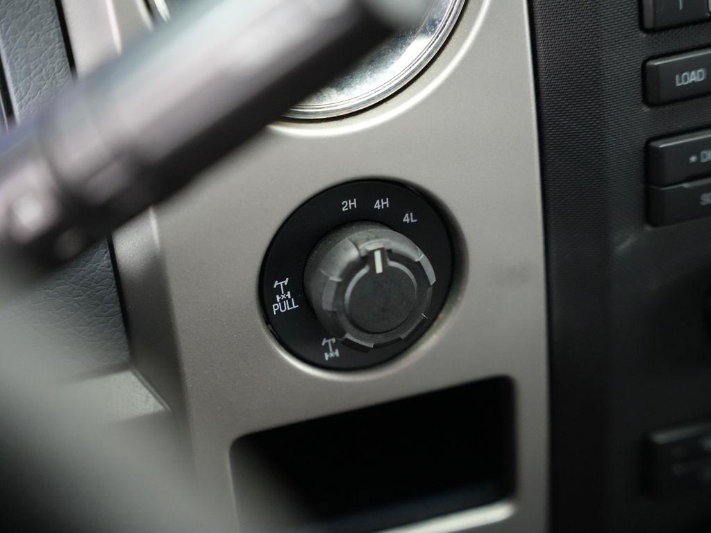 Ford F-150 4WD SuperCrew 145" Platinum 2014