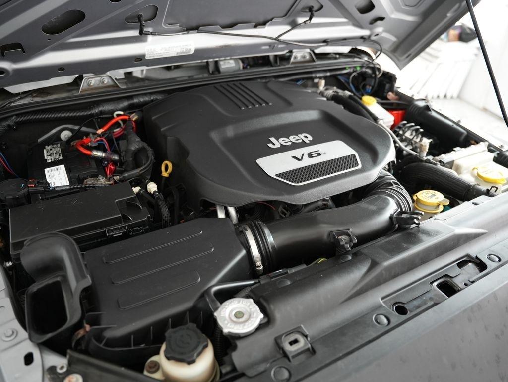 Jeep Wrangler Unlimited 4WD 4dr Sport 2016