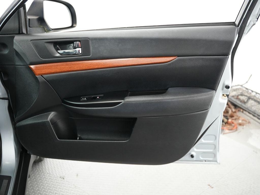 Subaru Outback 4dr Wgn H4 Auto 2.5i Limited 2013