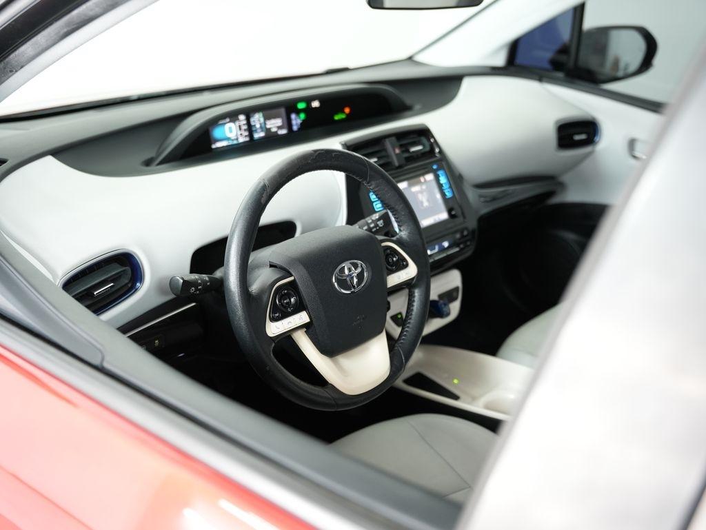 Toyota Prius Three Touring (Natl) 2017