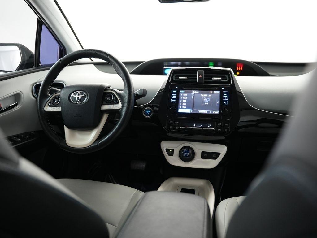 Toyota Prius Three Touring (Natl) 2017