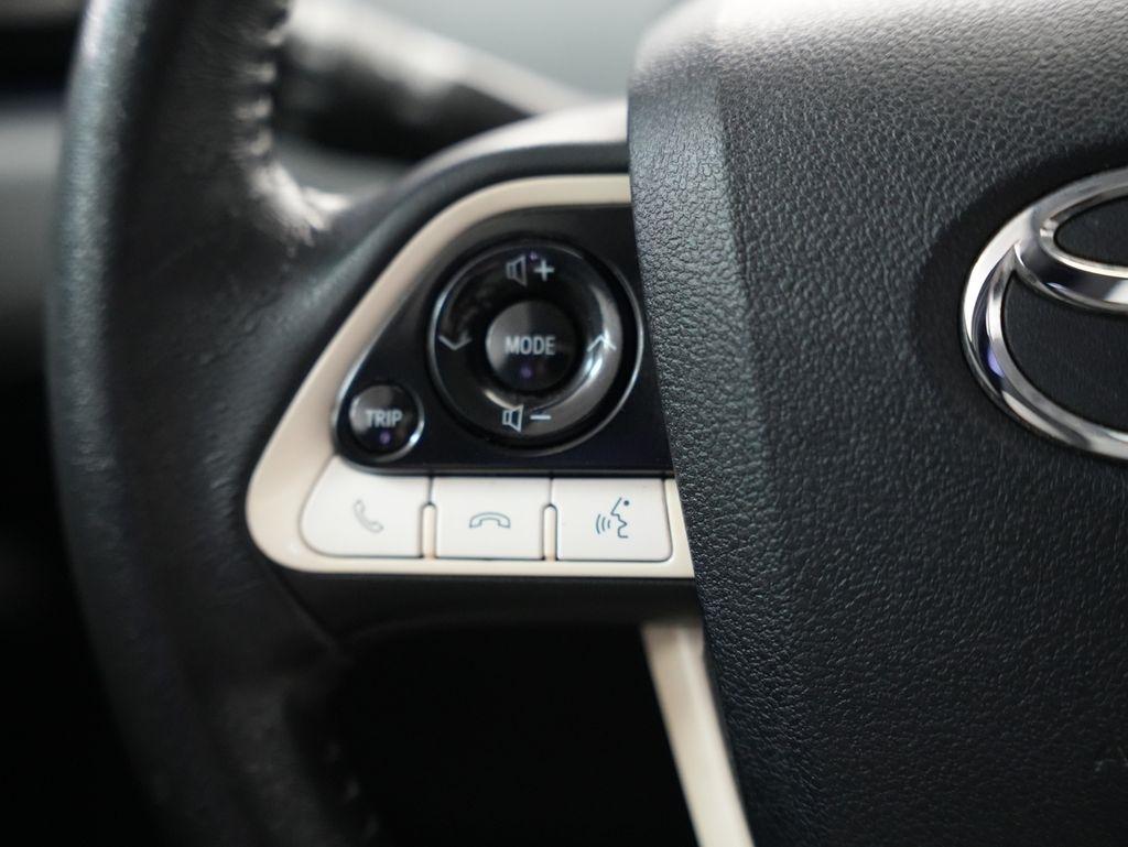 Toyota Prius Three Touring (Natl) 2017