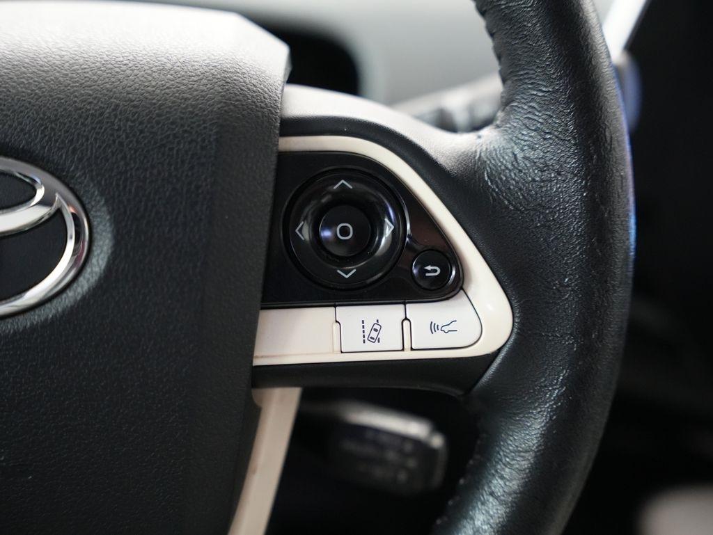 Toyota Prius Three Touring (Natl) 2017