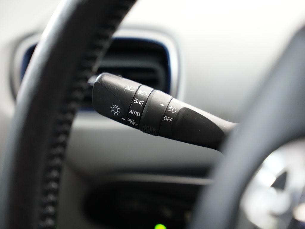 Toyota Prius Three Touring (Natl) 2017