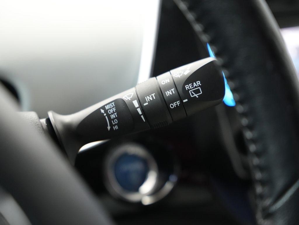 Toyota Prius Three Touring (Natl) 2017