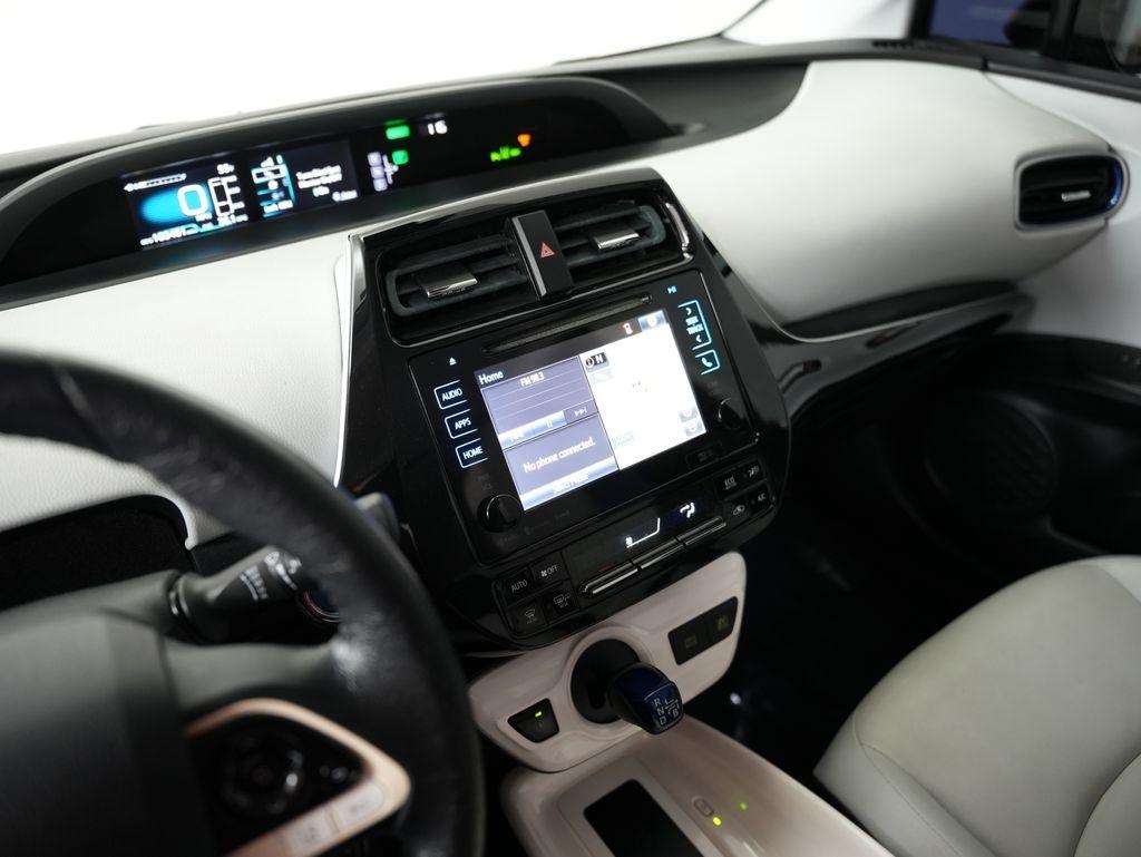 Toyota Prius Three Touring (Natl) 2017