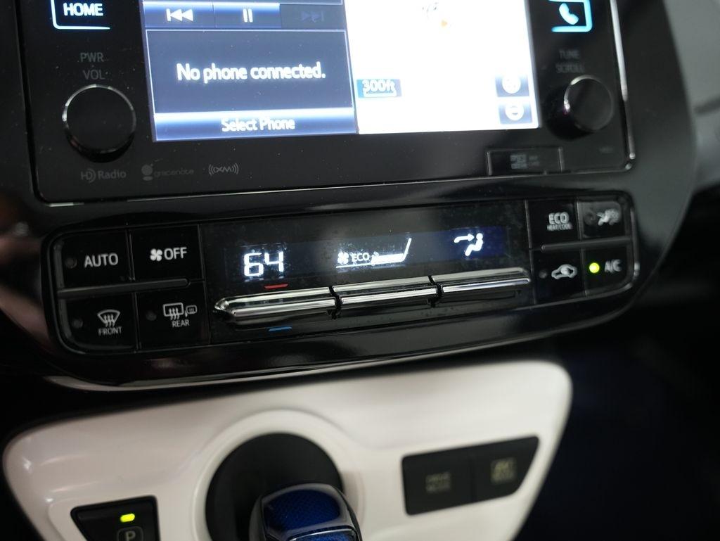 Toyota Prius Three Touring (Natl) 2017