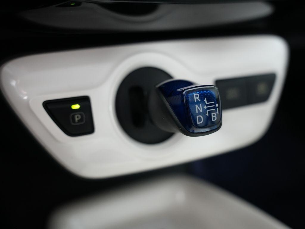 Toyota Prius Three Touring (Natl) 2017