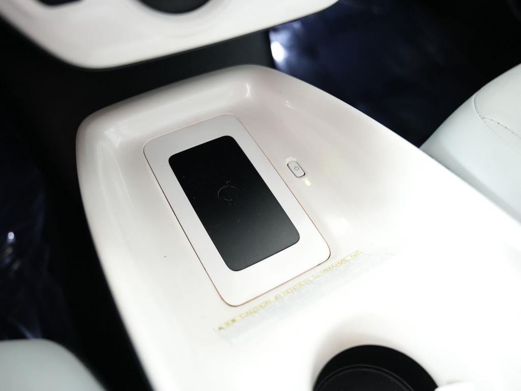 Toyota Prius Three Touring (Natl) 2017