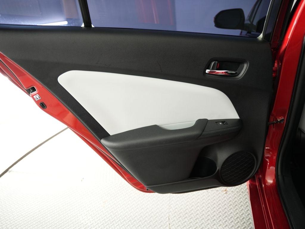 Toyota Prius Three Touring (Natl) 2017