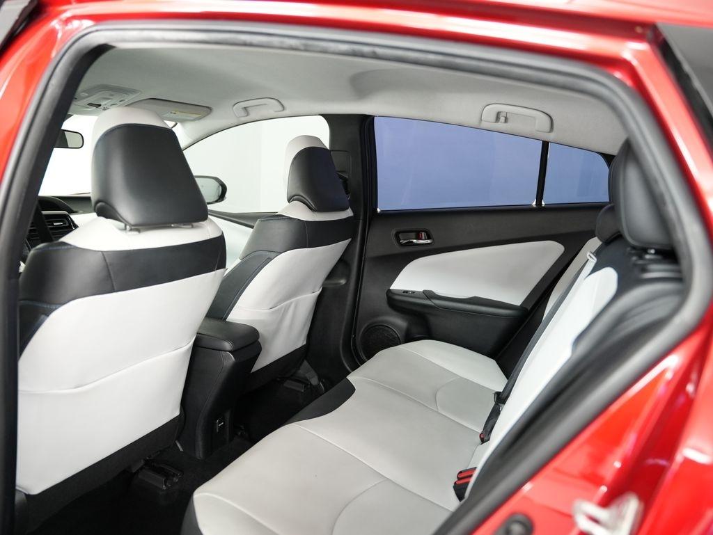 Toyota Prius Three Touring (Natl) 2017