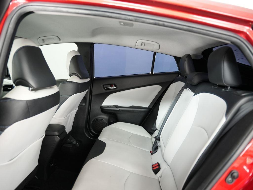 Toyota Prius Three Touring (Natl) 2017