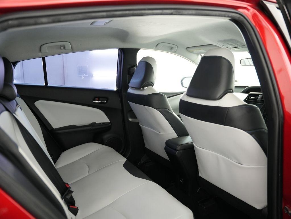 Toyota Prius Three Touring (Natl) 2017