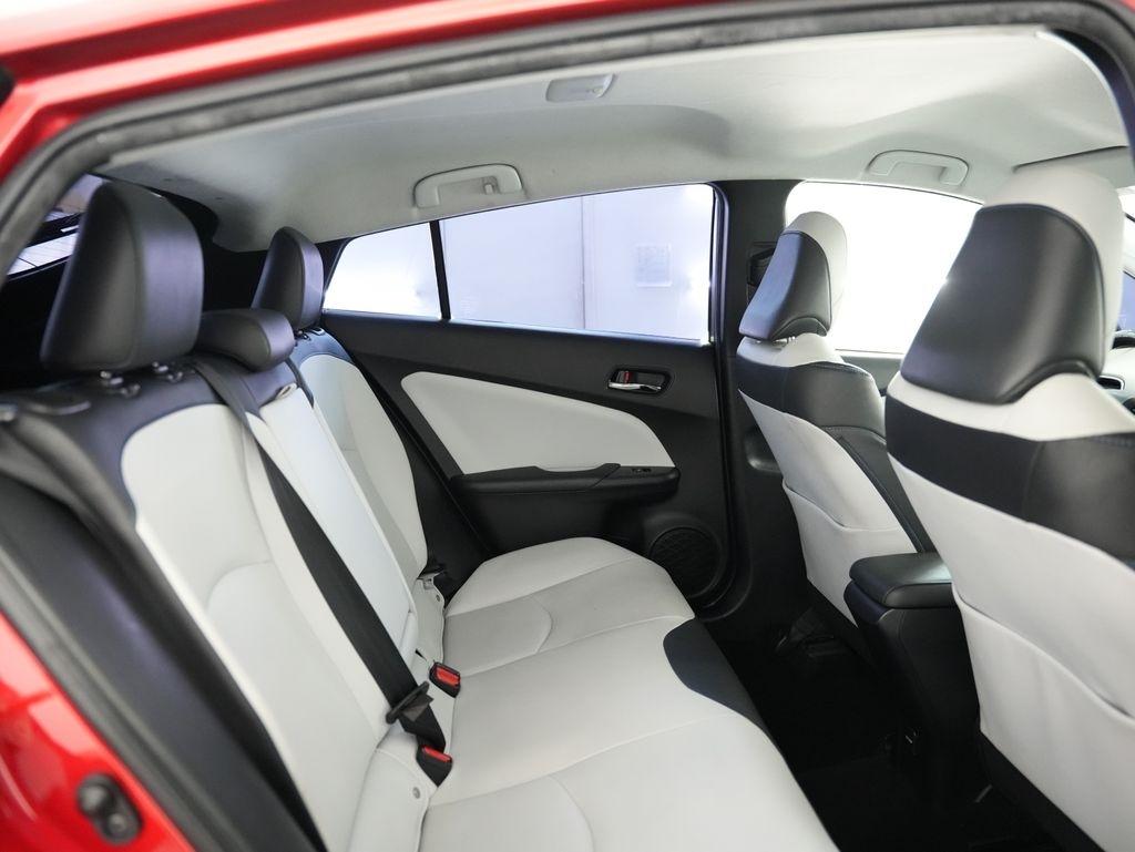 Toyota Prius Three Touring (Natl) 2017