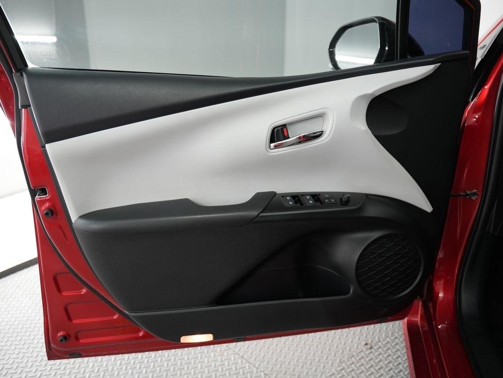 Toyota Prius Three Touring (Natl) 2017