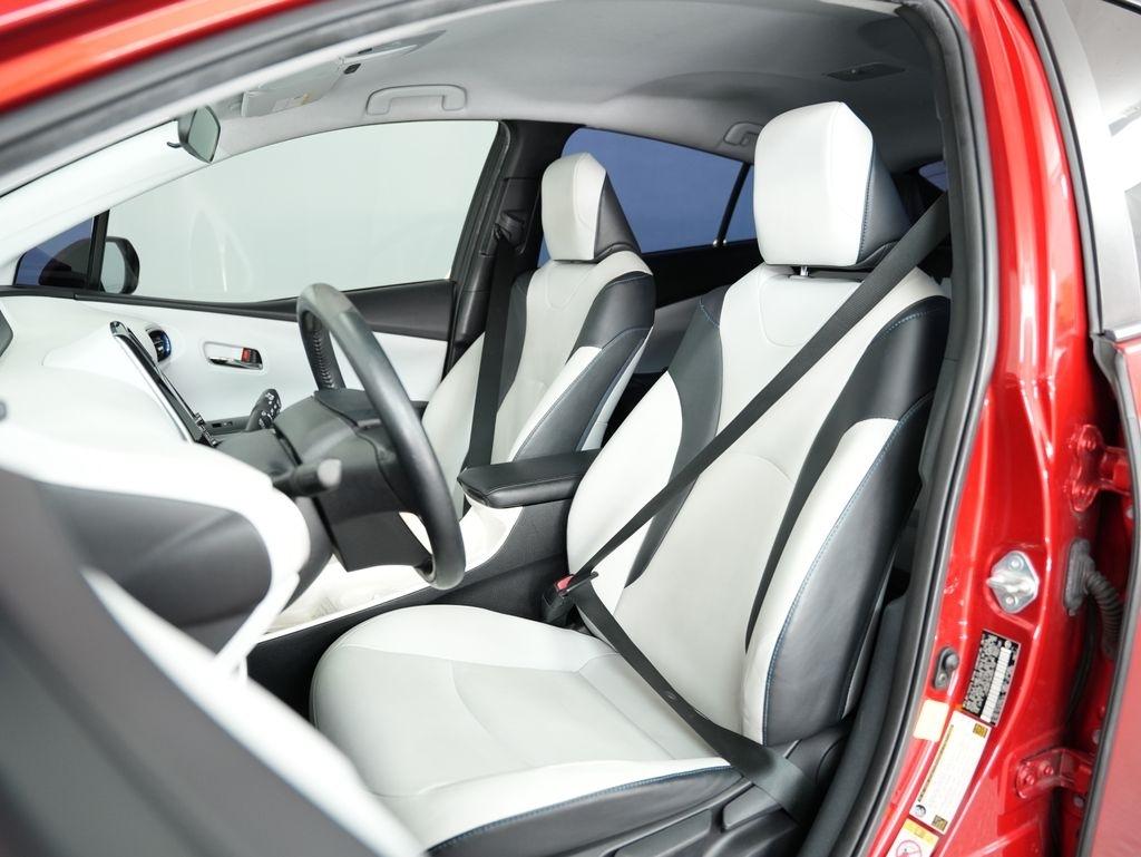 Toyota Prius Three Touring (Natl) 2017