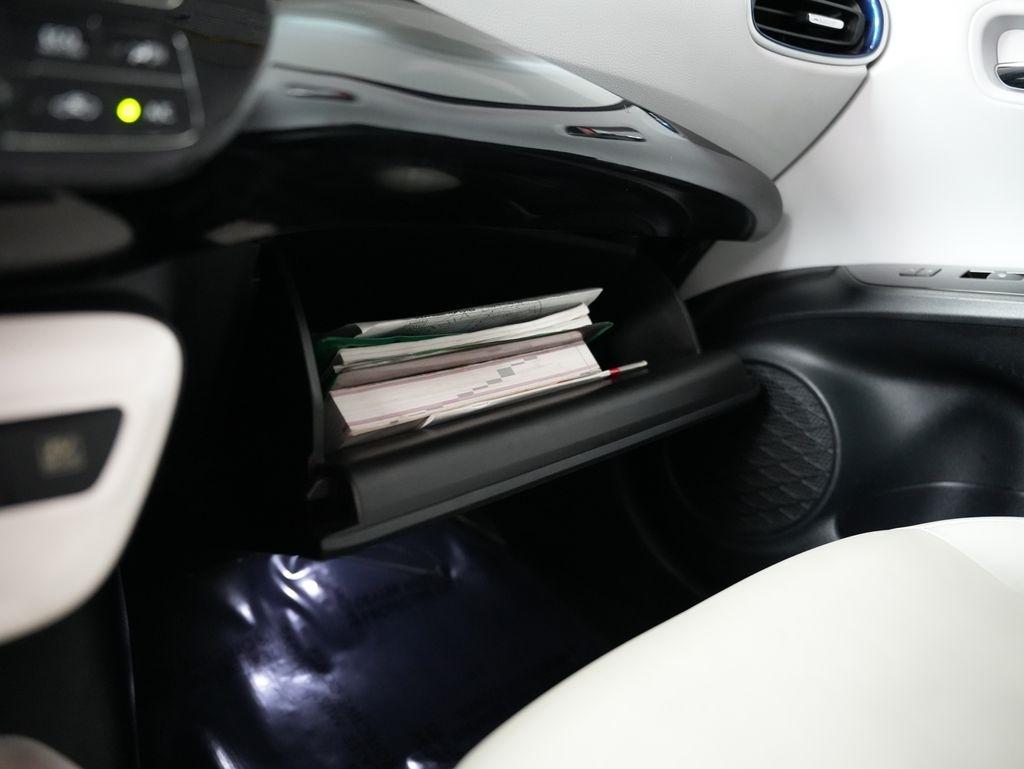 Toyota Prius Three Touring (Natl) 2017