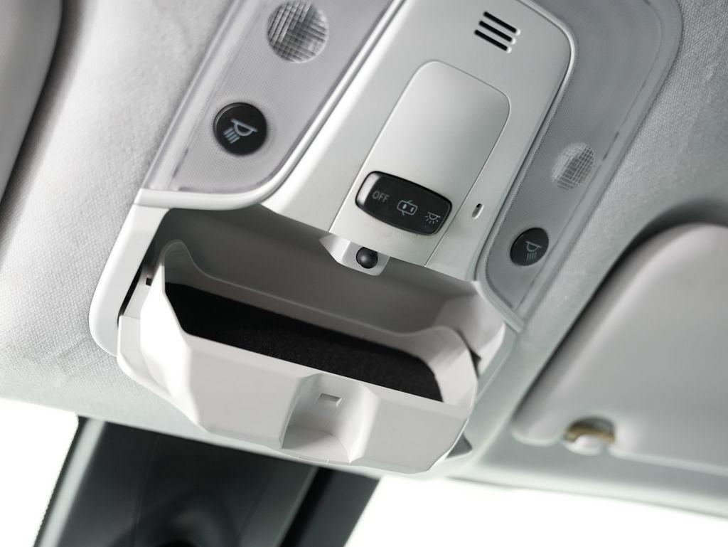 Toyota Prius Three Touring (Natl) 2017