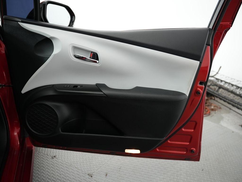 Toyota Prius Three Touring (Natl) 2017