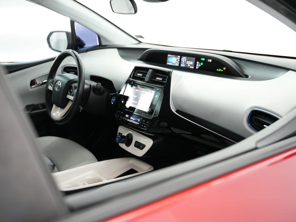 Toyota Prius Three Touring (Natl) 2017