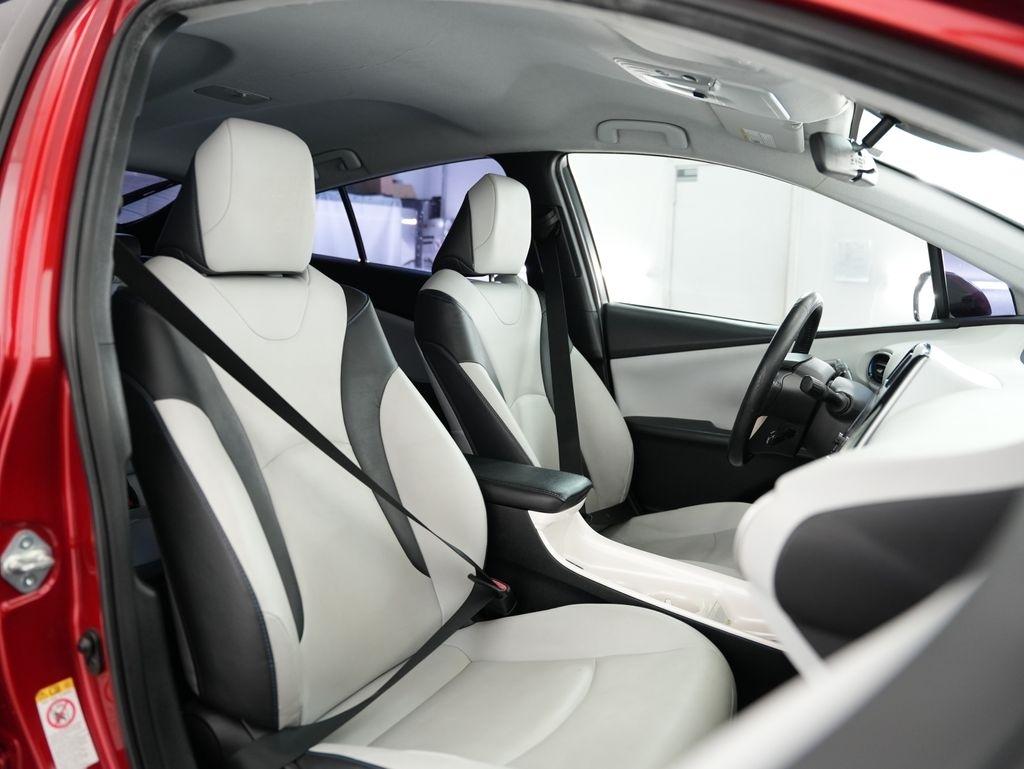 Toyota Prius Three Touring (Natl) 2017