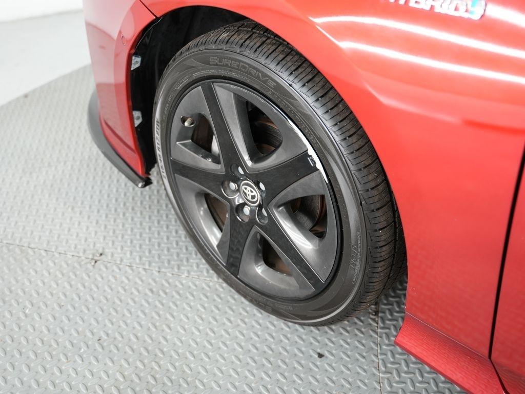 Toyota Prius Three Touring (Natl) 2017