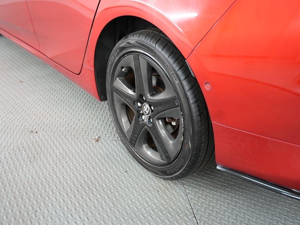 Toyota Prius Three Touring (Natl) 2017