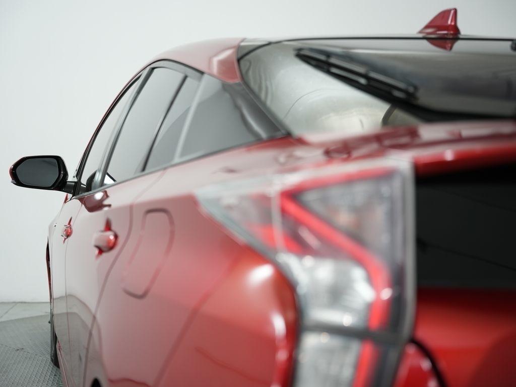 Toyota Prius Three Touring (Natl) 2017