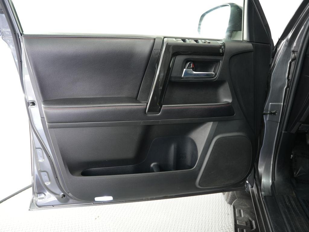 Toyota 4Runner TRD Off Road Premium 4WD (Natl) 2017