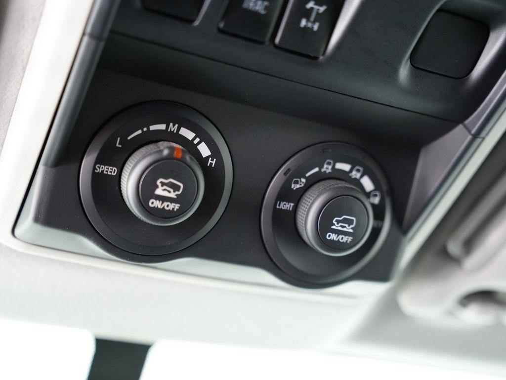 Toyota 4Runner TRD Off Road Premium 4WD (Natl) 2017