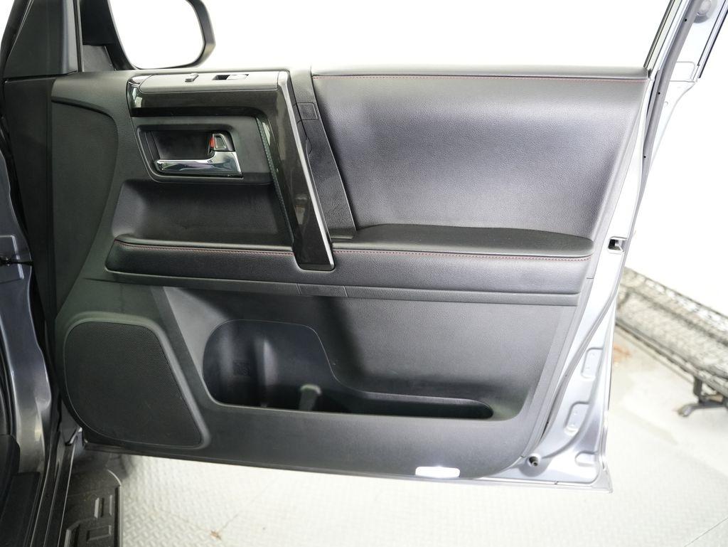 Toyota 4Runner TRD Off Road Premium 4WD (Natl) 2017