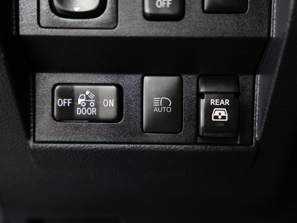 Toyota Tundra 4WD Limited CrewMax 5.5' Bed 5.7L (Natl) 2020