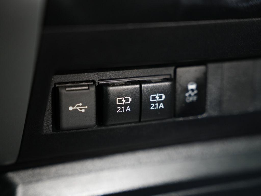 Toyota Tundra 4WD Limited CrewMax 5.5' Bed 5.7L (Natl) 2020