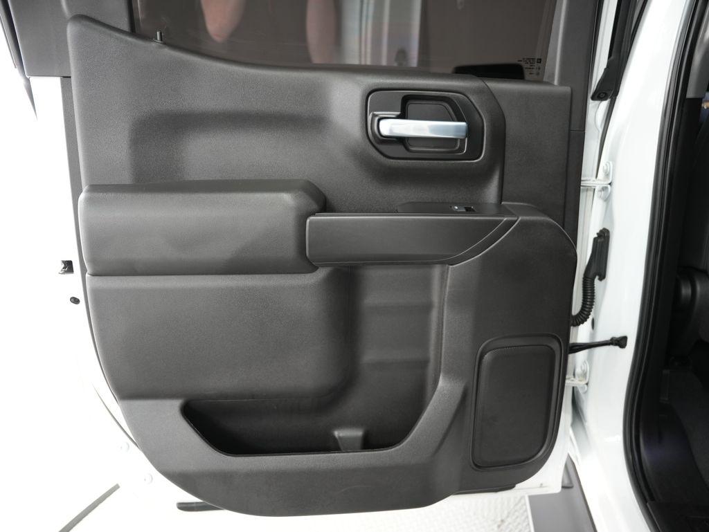 Chevrolet Silverado 1500 2WD Crew Cab 147" Custom 2021