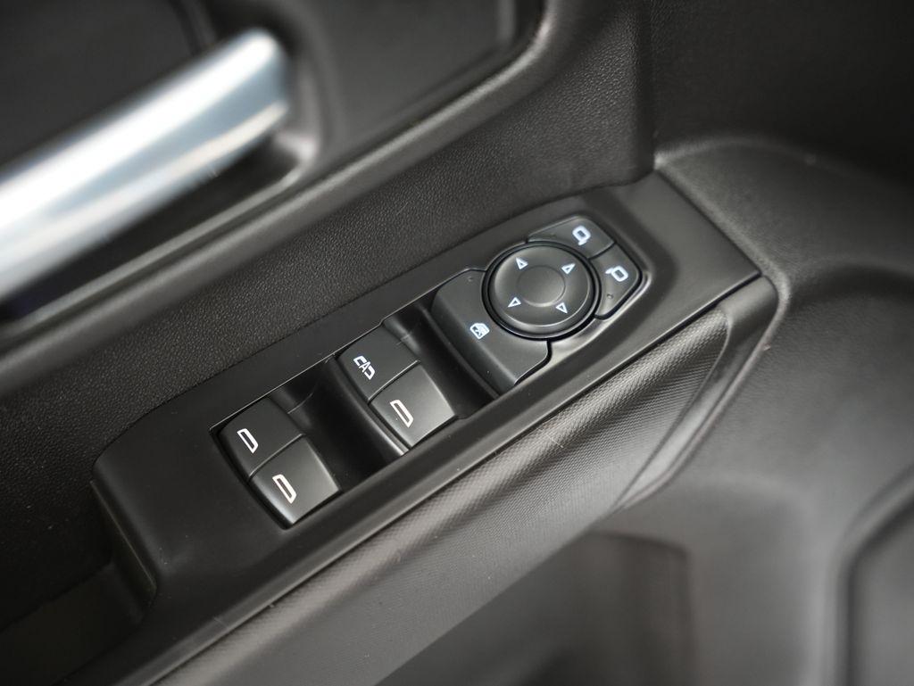 Chevrolet Silverado 1500 2WD Crew Cab 147" Custom 2021