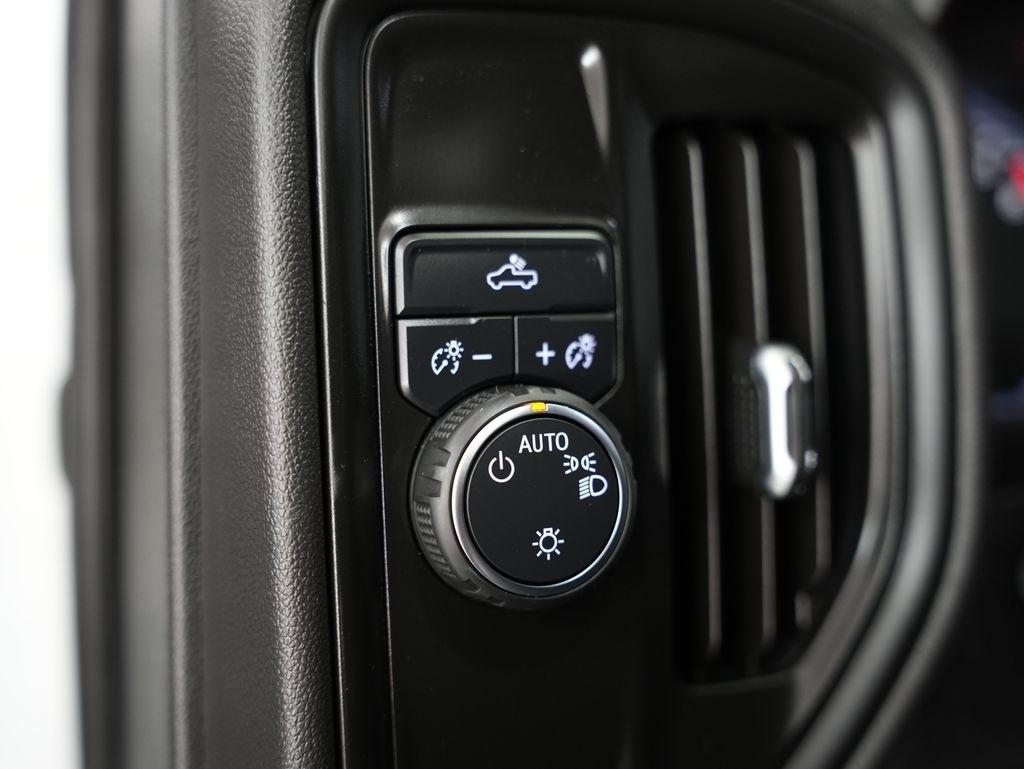 Chevrolet Silverado 1500 2WD Crew Cab 147" Custom 2021