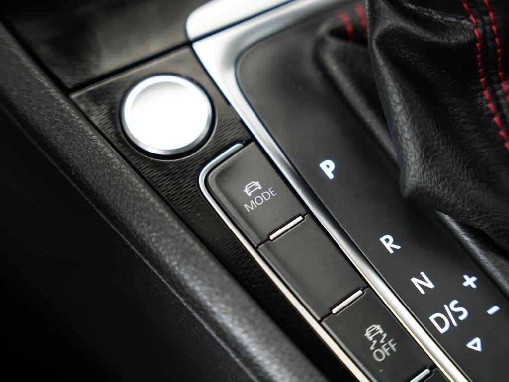 Volkswagen Golf GTI 4dr HB DSG Autobahn 2015