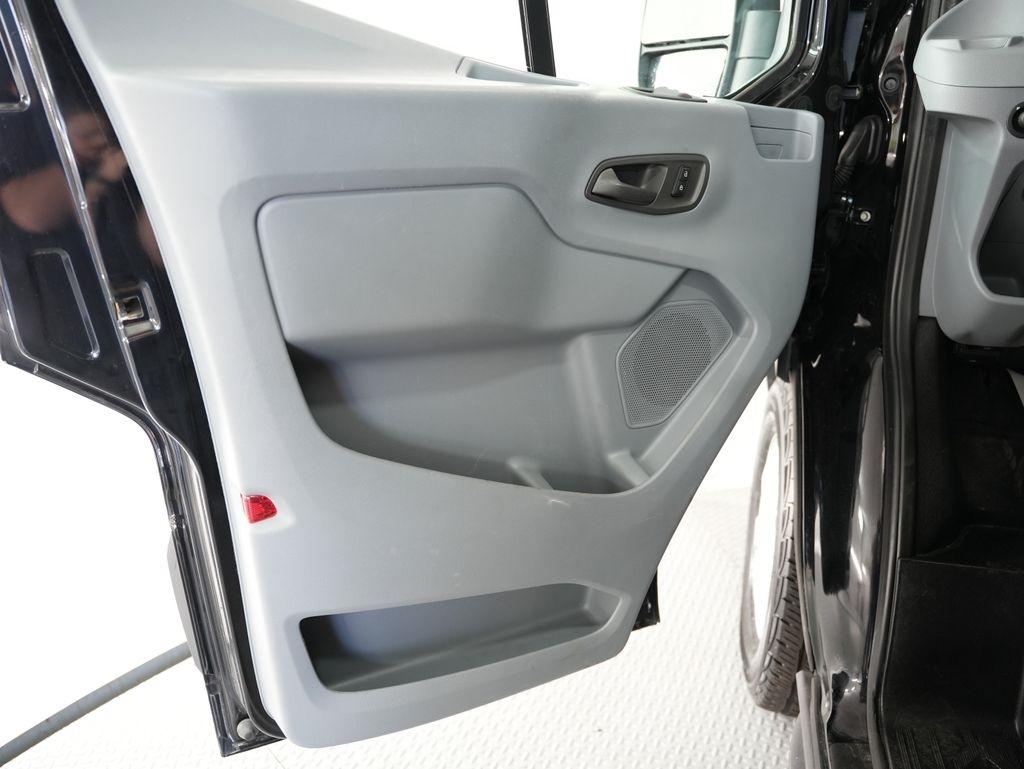 Ford Transit Van T-250 148" Med Rf 9000 GVWR Sliding RH Dr 2018