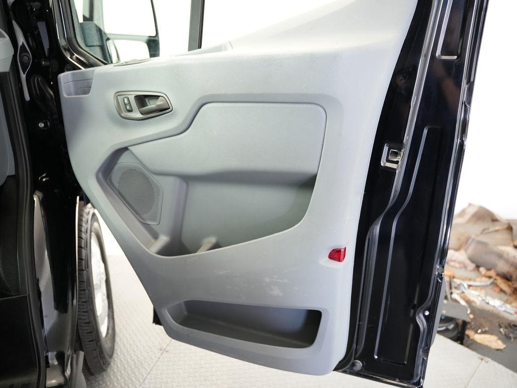 Ford Transit Van T-250 148" Med Rf 9000 GVWR Sliding RH Dr 2018