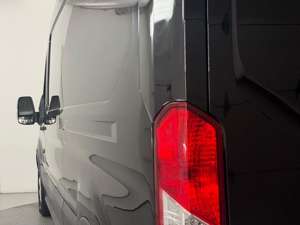 Ford Transit Van T-250 148" Med Rf 9000 GVWR Sliding RH Dr 2018