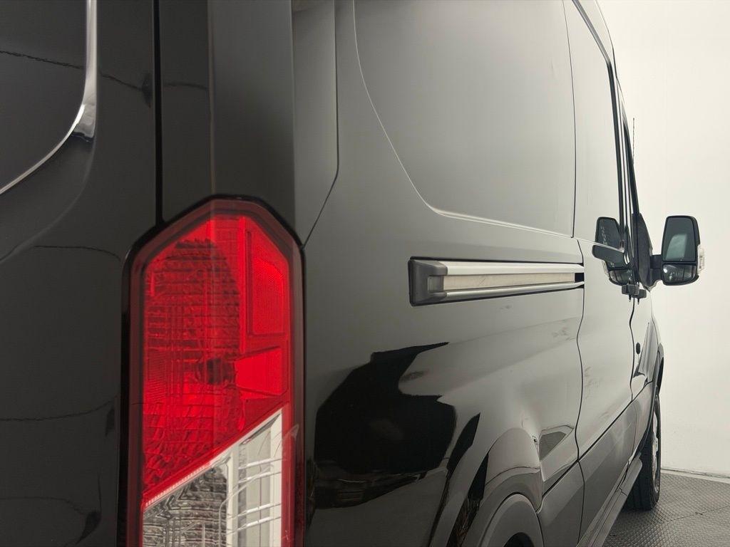 Ford Transit Van T-250 148" Med Rf 9000 GVWR Sliding RH Dr 2018