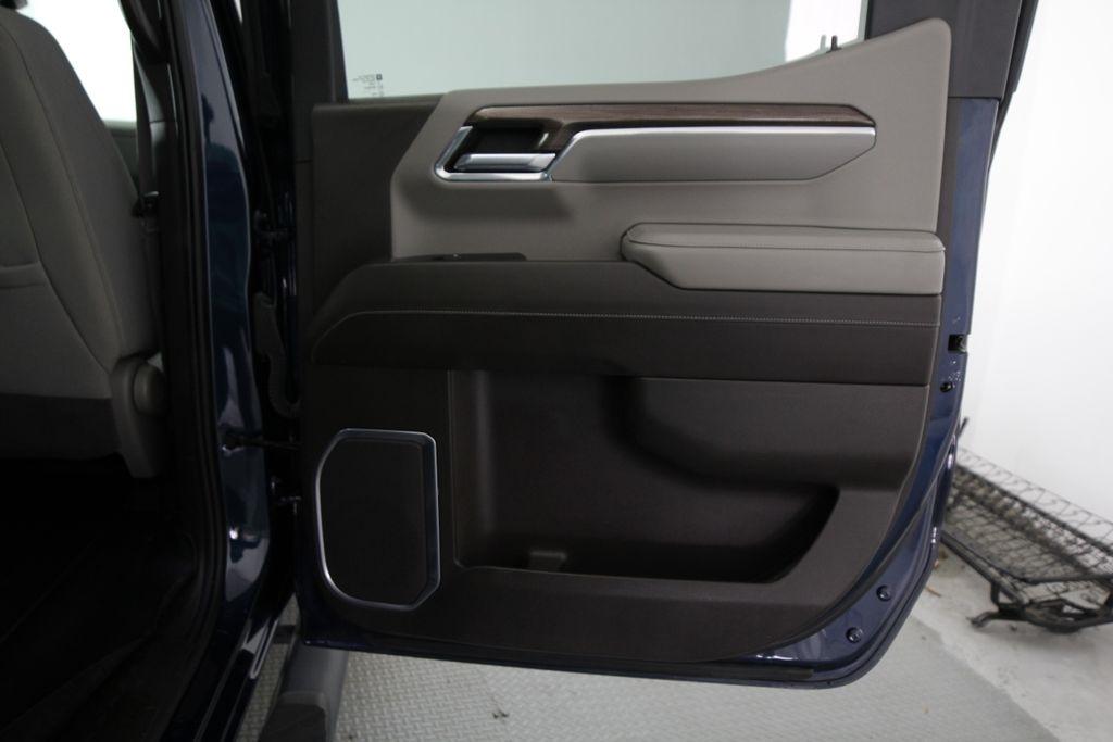 Chevrolet Silverado 1500 4WD Crew Cab 147" LT w/1LT 2023