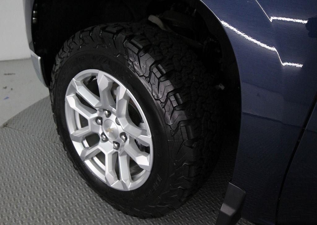 Chevrolet Silverado 1500 4WD Crew Cab 147" LT w/1LT 2023