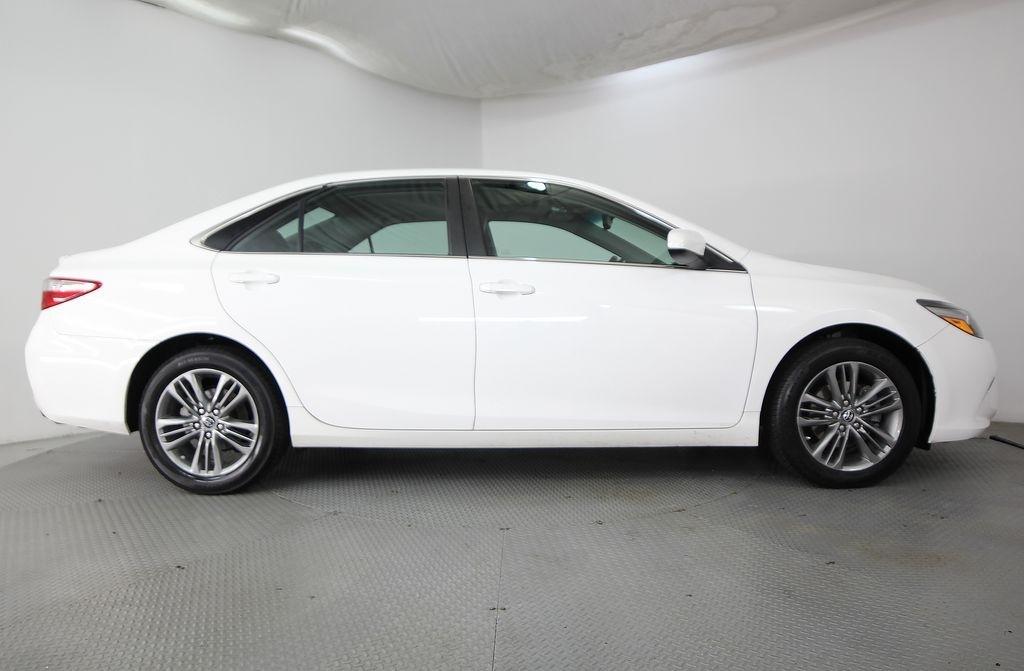 Toyota Camry XLE Auto (Natl) 2017