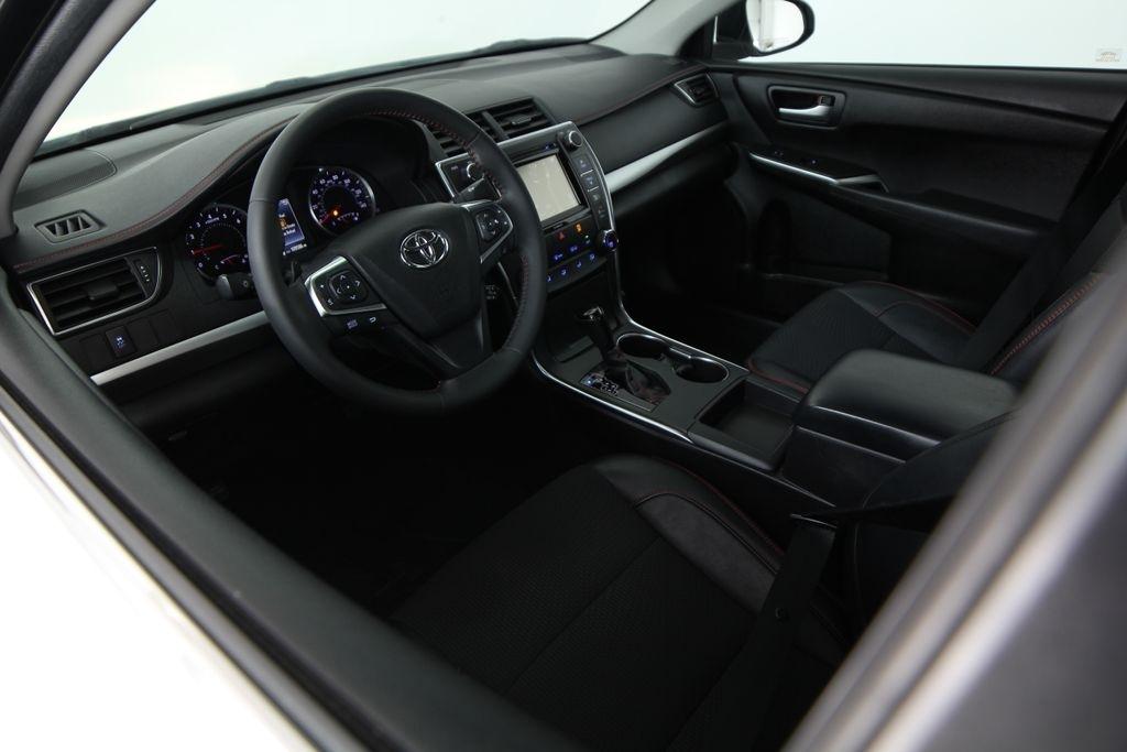 Toyota Camry XLE Auto (Natl) 2017