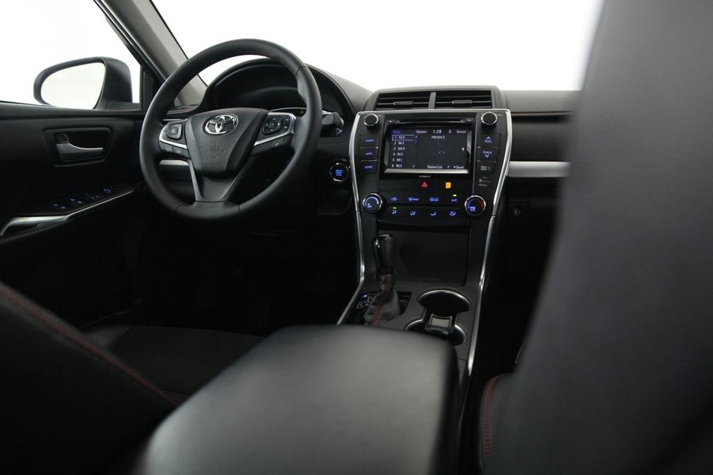 Toyota Camry XLE Auto (Natl) 2017